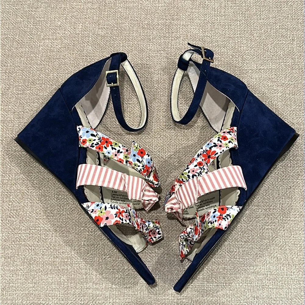 1901 Flowers and Bows Wedge Sandals, EUC
